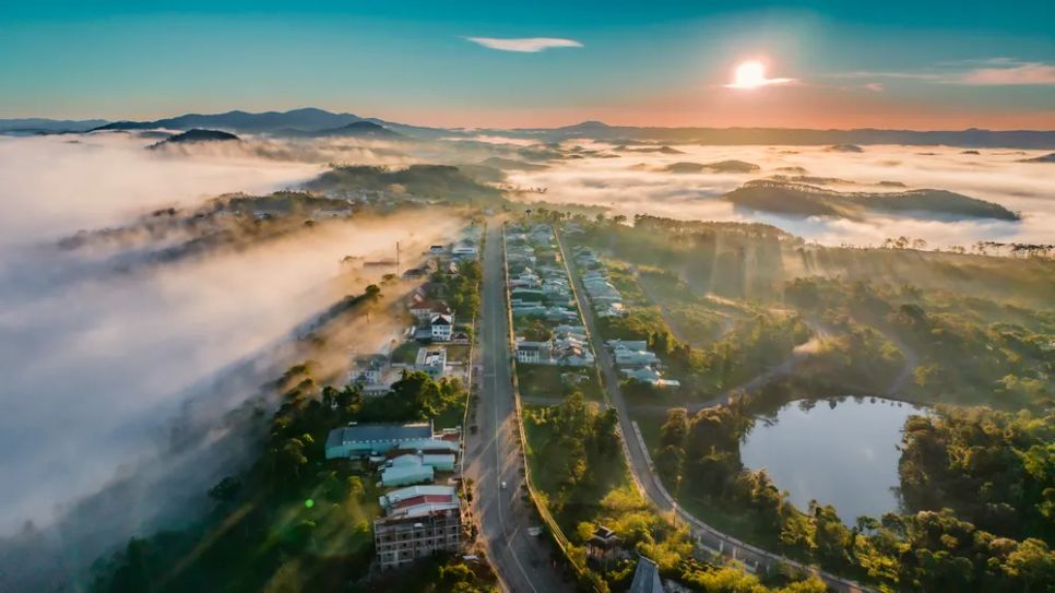 Mây trắng bao phủ một vùng