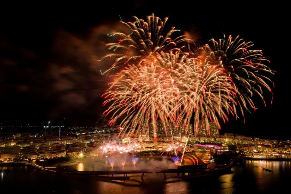 Pháo hoa trong đêm Giao thừa Tết Bính Ngọ 2026 tại đặc khu Phú Quốc