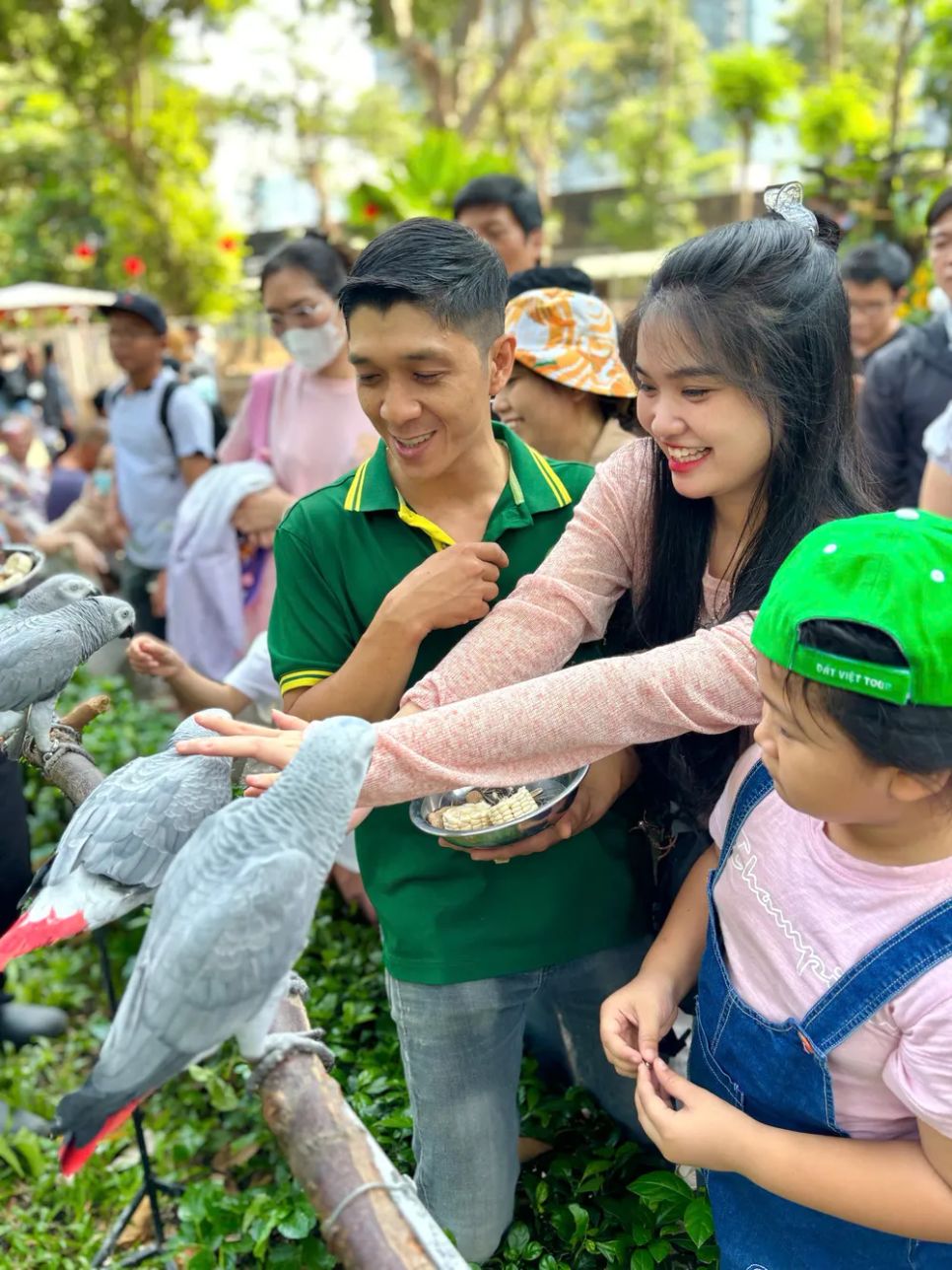 Khách vui chơi, tham quan tại Thảo Cầm viên Sài Gòn