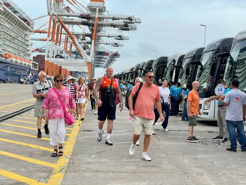 Lữ hành Saigontourist đón đoàn khách tàu biển quốc tế cập cảng Cái Mép - Thị Vải (phường Tân Phước, TPHCM) cuối năm 2025