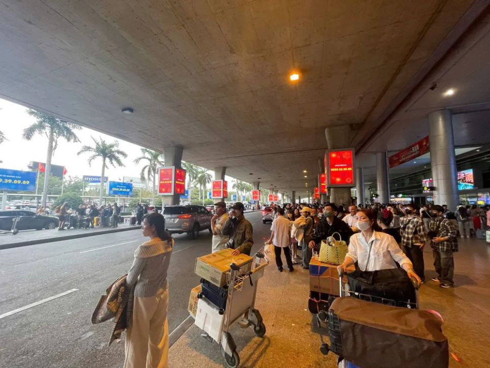 Sân bay Tân Sơn Nhất đón lượng khách cao kỷ lục 