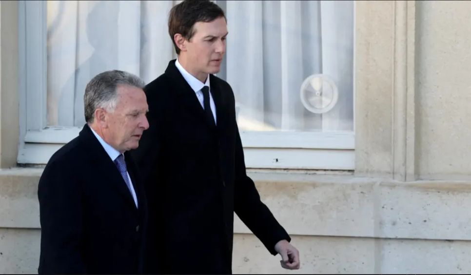 Hai đặc phái viên của Tổng thống Mỹ là ông Steve Witkoff (trái) và ông Jared Kushner. <br> Ảnh: GETTY IMAGES