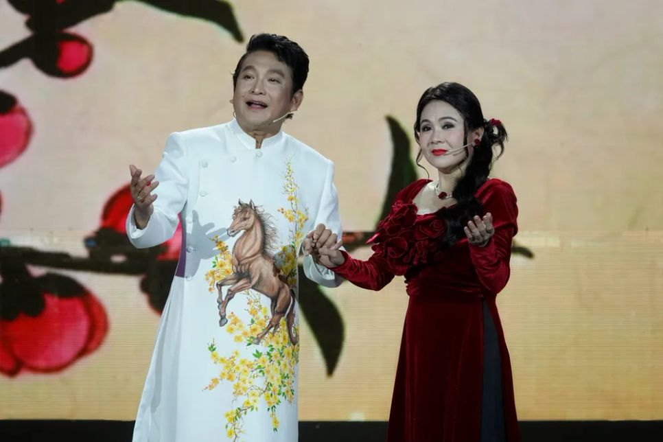 NSND Trọng Phúc và NSND Thanh Ngân biểu diễn ca cảnh 