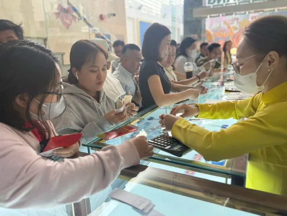 Giá vàng trong nước tăng theo đà tăng của giá vàng thế giới