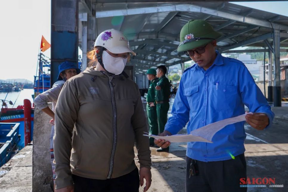 Ngư dân Khánh Hòa 'đi khai, về trình', nỗ lực gỡ 'thẻ vàng' IUU. Ảnh: HIẾU GIANG