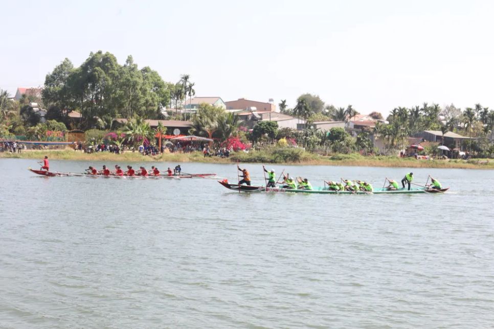 Đắk Lắk: Sôi nổi giải đua thuyền đầu xuân Đắk Lắk: Sôi nổi giải đua thuyền đầu xuân