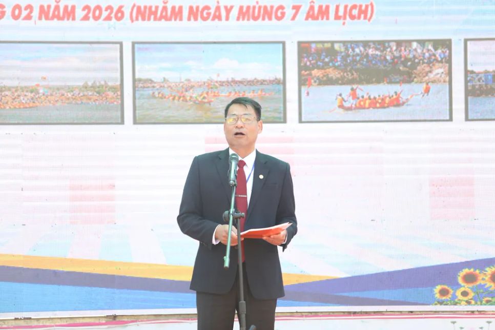 Ông Hoàng Minh Giám, Chủ tịch xã Krông Ana phát biểu Ông Hoàng Minh Giám, Chủ tịch xã Krông Ana phát biểu