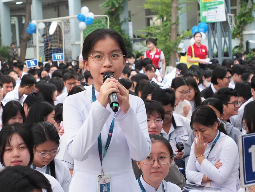 Học sinh Trường THPT Gia Định (phường Thạnh Mỹ Tây, TPHCM) tham gia buổi tư vấn xét tuyển đại học vào đầu tháng 1-2026 ẢNH: THU TÂM