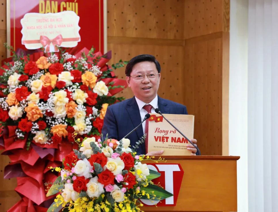 Phó Trưởng Ban Tuyên giáo và Dân vận Trung ương Trần Thanh Lâm phát biểu tại lễ ra mắt sách Phó Trưởng Ban Tuyên giáo và Dân vận Trung ương Trần Thanh Lâm phát biểu tại lễ ra mắt sách