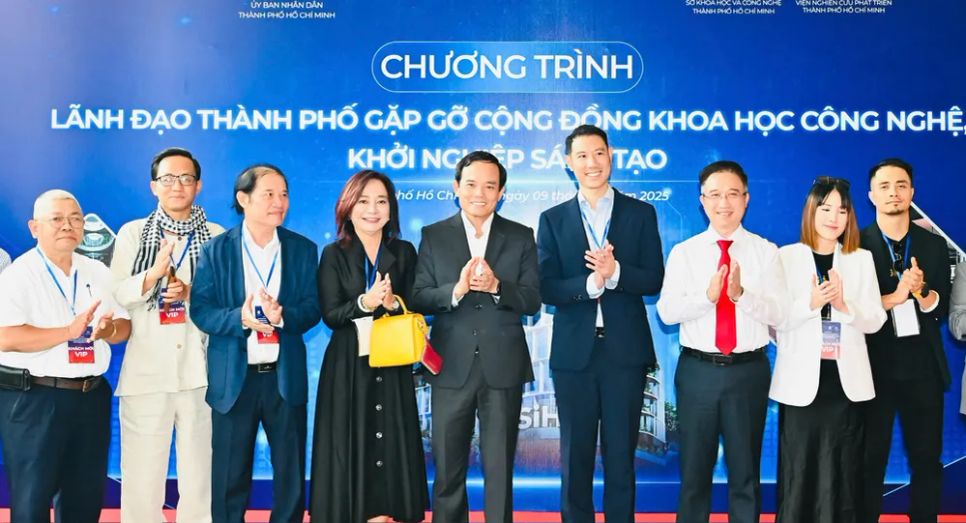 Bí thư Thành ủy TPHCM Trần Lưu Quang và Phó Bí thư Thành ủy TPHCM Đặng Minh Thông dự buổi gặp gỡ cộng đồng khoa học công nghệ, khởi nghiệp đổi mới sáng tạo hồi tháng 12-2025. Ảnh: VIỆT DŨNG Bí thư Thành ủy TPHCM Trần Lưu Quang và Phó Bí thư Thành ủy TPHCM Đặng Minh Thông dự buổi gặp gỡ cộng đồng khoa học công nghệ, khởi nghiệp đổi mới sáng tạo hồi tháng 12-2025. Ảnh: VIỆT DŨNG
