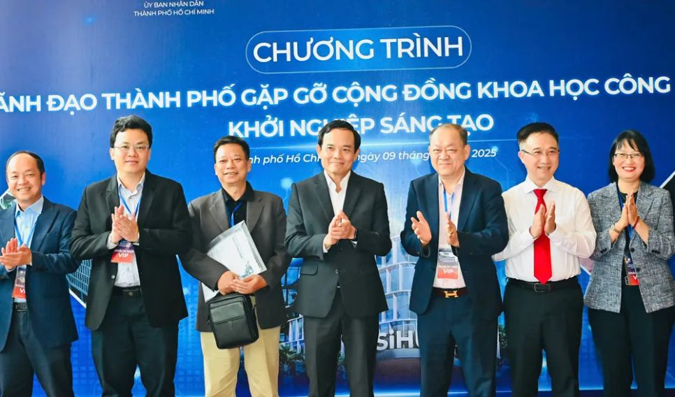 Bí thư Thành ủy TPHCM Trần Lưu Quang và Phó Bí thư Thành ủy TPHCM Đặng Minh Thông dự buổi gặp gỡ cộng đồng khoa học công nghệ, khởi nghiệp đổi mới sáng tạo hồi tháng 12-2025. Ảnh: VIỆT DŨNG Bí thư Thành ủy TPHCM Trần Lưu Quang và Phó Bí thư Thành ủy TPHCM Đặng Minh Thông dự buổi gặp gỡ cộng đồng khoa học công nghệ, khởi nghiệp đổi mới sáng tạo hồi tháng 12-2025. Ảnh: VIỆT DŨNG