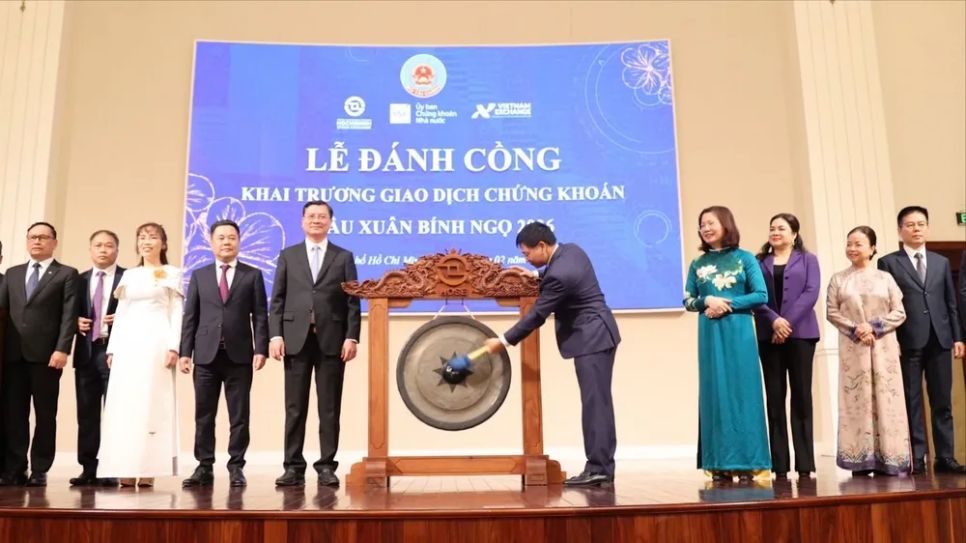 Lễ đánh cồng Khai trương giao dịch chứng khoán đầu Xuân Bính Ngọ 2026 sáng 24-2 tại HOSE. Ảnh: HẠNH NHUNG