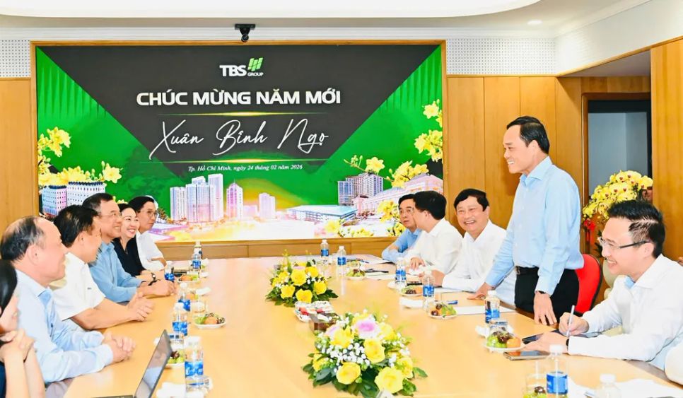 Nhân dịp đầu năm mới, Bí thư Thành ủy TPHCM Trần Lưu Quang gửi lời chúc mừng đến tập thể lãnh đạo, cán bộ, người lao động công ty. Ảnh: VIỆT DŨNG Nhân dịp đầu năm mới, Bí thư Thành ủy TPHCM Trần Lưu Quang gửi lời chúc mừng đến tập thể lãnh đạo, cán bộ, người lao động công ty. Ảnh: VIỆT DŨNG