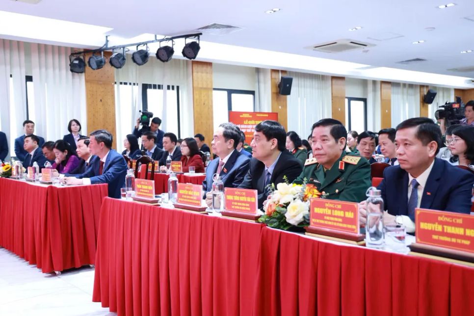 Các đại biểu tham dự lễ ra mắt bộ sách Các đại biểu tham dự lễ ra mắt bộ sách