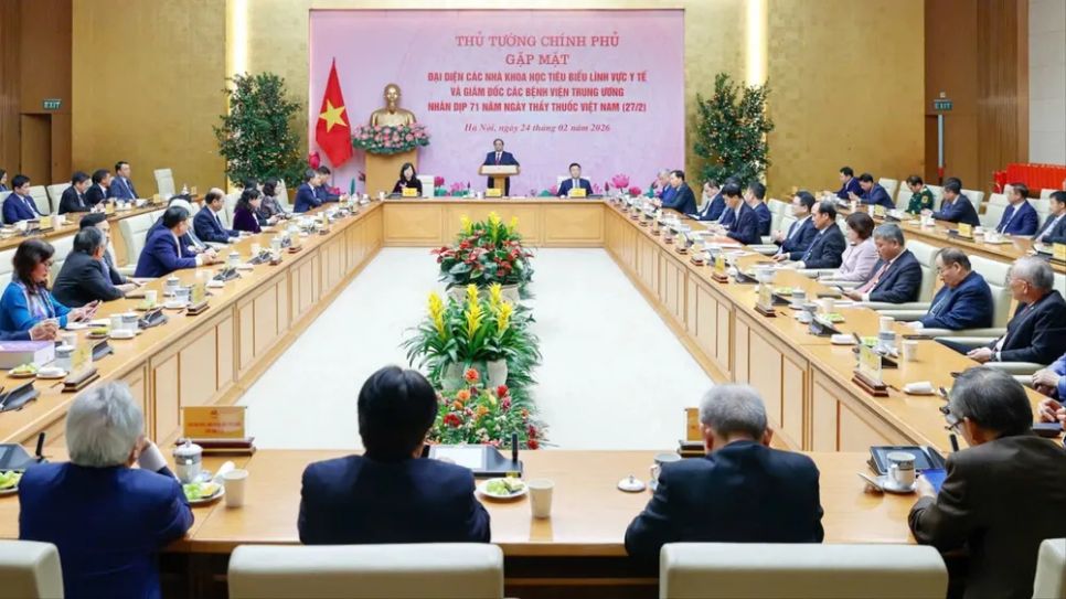 Thủ tướng Phạm Minh Chính gặp mặt các chuyên gia, nhà khoa học tiêu biểu trong lĩnh vực y tế và lãnh đạo các bệnh viện <span style=