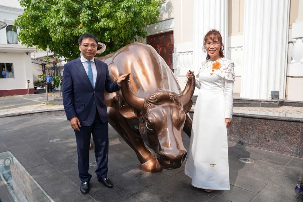 Tỷ phú Nguyễn Thị Phương Thảo dự Lễ đánh cồng khởi động HoSE Tỷ phú Nguyễn Thị Phương Thảo dự Lễ đánh cồng khởi động HoSE