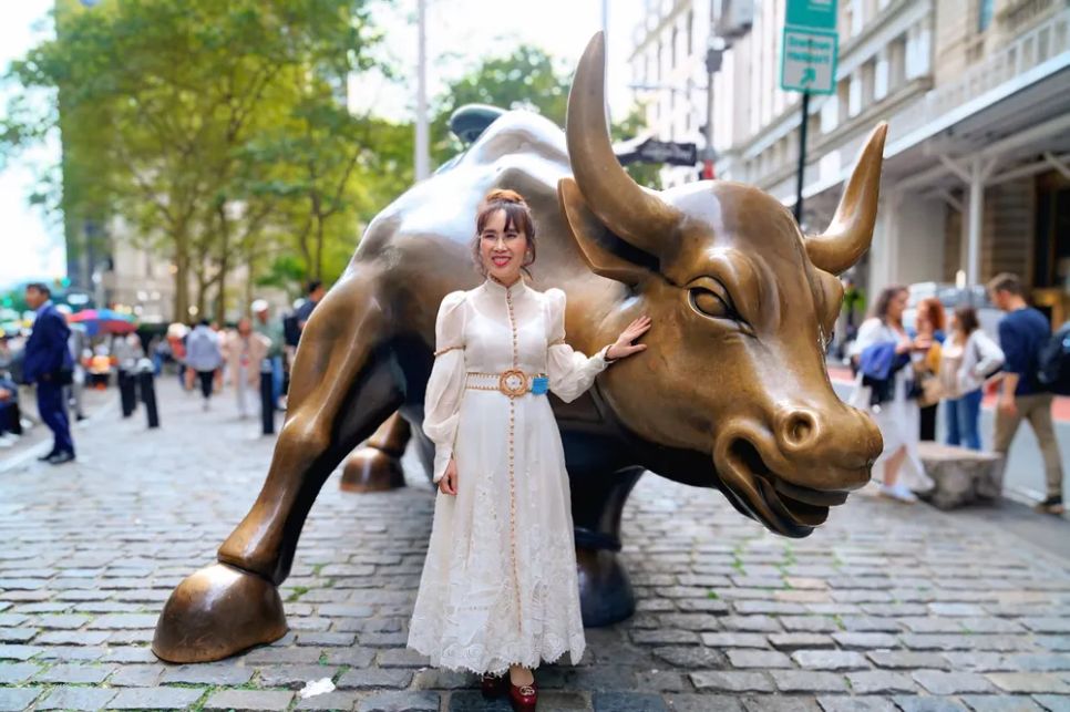 Tỷ phú Nguyễn Thị Phương Thảo dự Lễ đánh cồng khởi động HoSE Tỷ phú Nguyễn Thị Phương Thảo dự Lễ đánh cồng khởi động HoSE