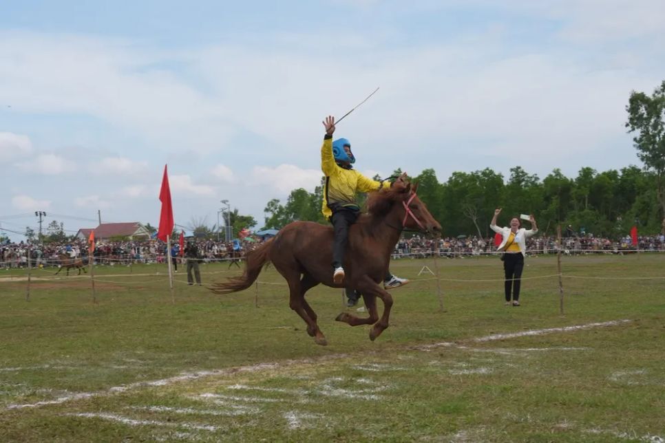 Phấn khởi về đích