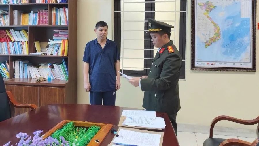 Khởi tố 2 đối tượng làm giả giấy khám sức khỏe Khởi tố 2 đối tượng làm giả giấy khám sức khỏe