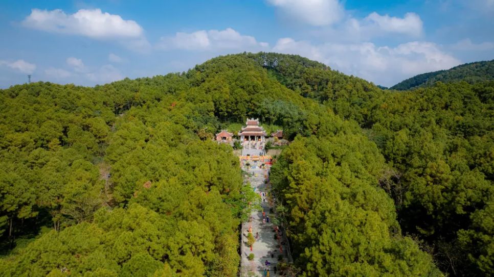 Khai hội đền Huyền Trân