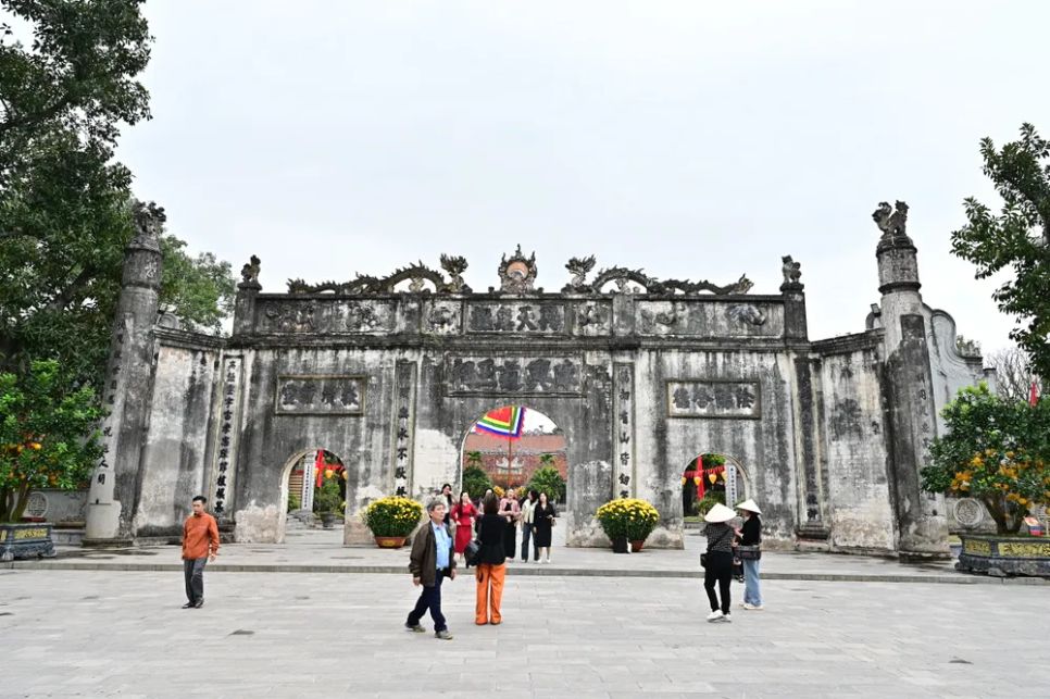 Hình ảnh tại Đền Kiếp Bạc chiều 25-2