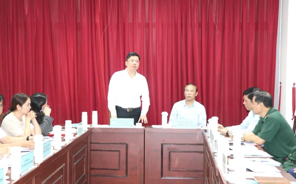 Phó Chủ tịch UBND TPHCM Hoàng Nguyên Dinh phát biểu tại buổi làm việc