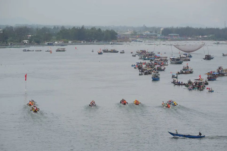 Các đội tham gia hai cự ly gồm Giải Hòa bình với 3 vòng đôi tương đương 3,25 km và Giải truyền thống với 5 vòng đôi tương đương 5,25 km