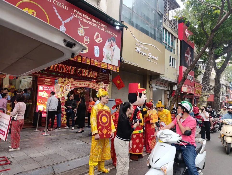 Vàng bất ngờ giảm trong ngày Vía Thần tài