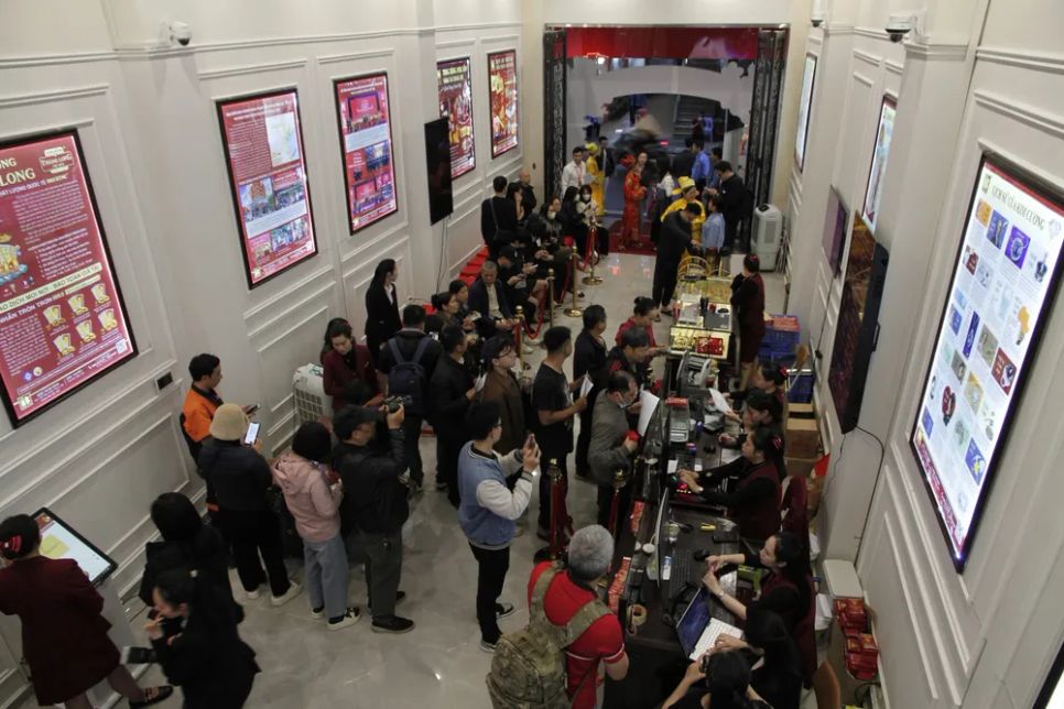 Vàng bất ngờ giảm trong ngày Vía Thần tài