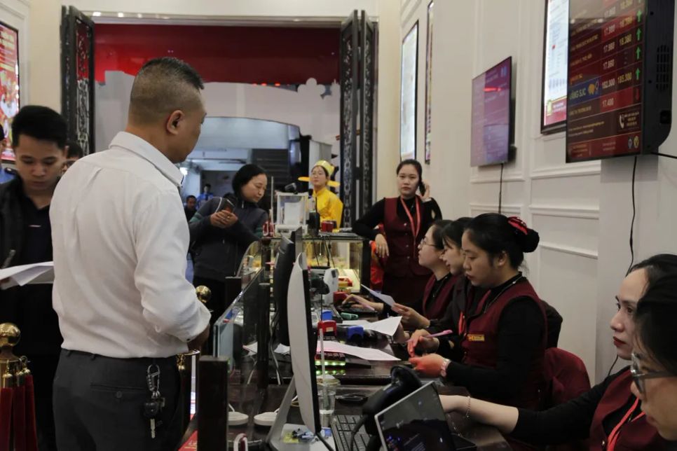 Vàng bất ngờ giảm trong ngày Vía Thần tài