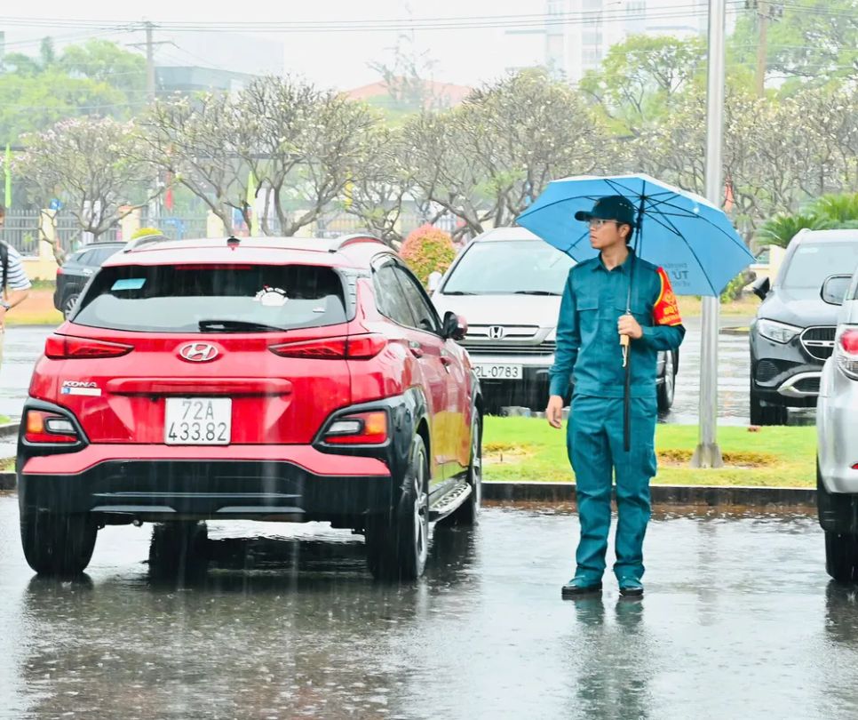 Hình ảnh cử tri TPHCM hân hoan trong ngày hội bầu cử sớm