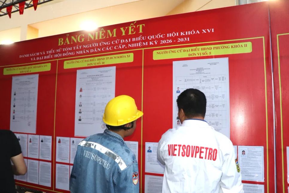 Hình ảnh cử tri TPHCM hân hoan trong ngày hội bầu cử sớm