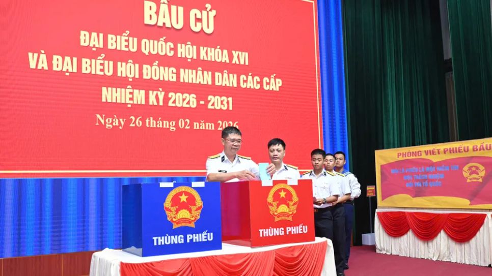 Hình ảnh cử tri TPHCM hân hoan trong ngày hội bầu cử sớm