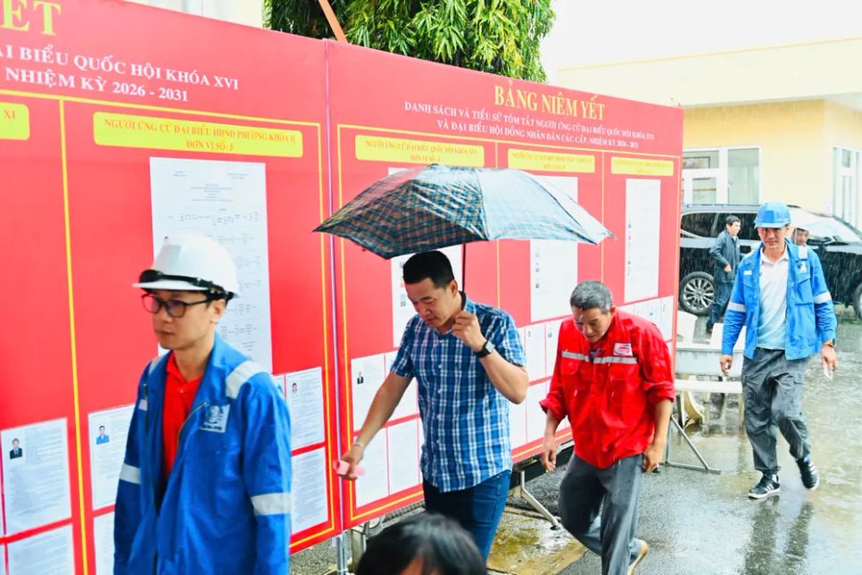 Hình ảnh cử tri TPHCM hân hoan trong ngày hội bầu cử sớm