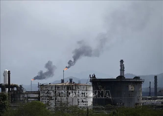 Khu liên hợp công nghiệp hóa dầu ở bang Anzoategui, Venezuela. Ảnh: THX/TTXVN