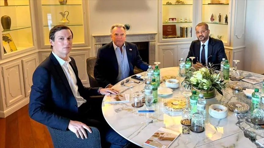 Các đặc phái viên Mỹ (trái) và Ngoại trưởng Oman Sayyid Badr Albusaidi tại vòng đàm phán thứ 3 của Mỹ - Iran tại Geneva, Thụy Sĩ. Ảnh: ANADOLU Các đặc phái viên Mỹ (trái) và Ngoại trưởng Oman Sayyid Badr Albusaidi tại vòng đàm phán thứ 3 của Mỹ - Iran tại Geneva, Thụy Sĩ. Ảnh: ANADOLU