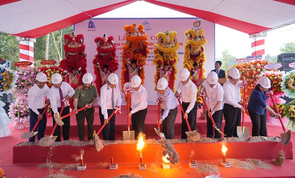 Các đại biểu thực hiện nghi thức khởi công dự án