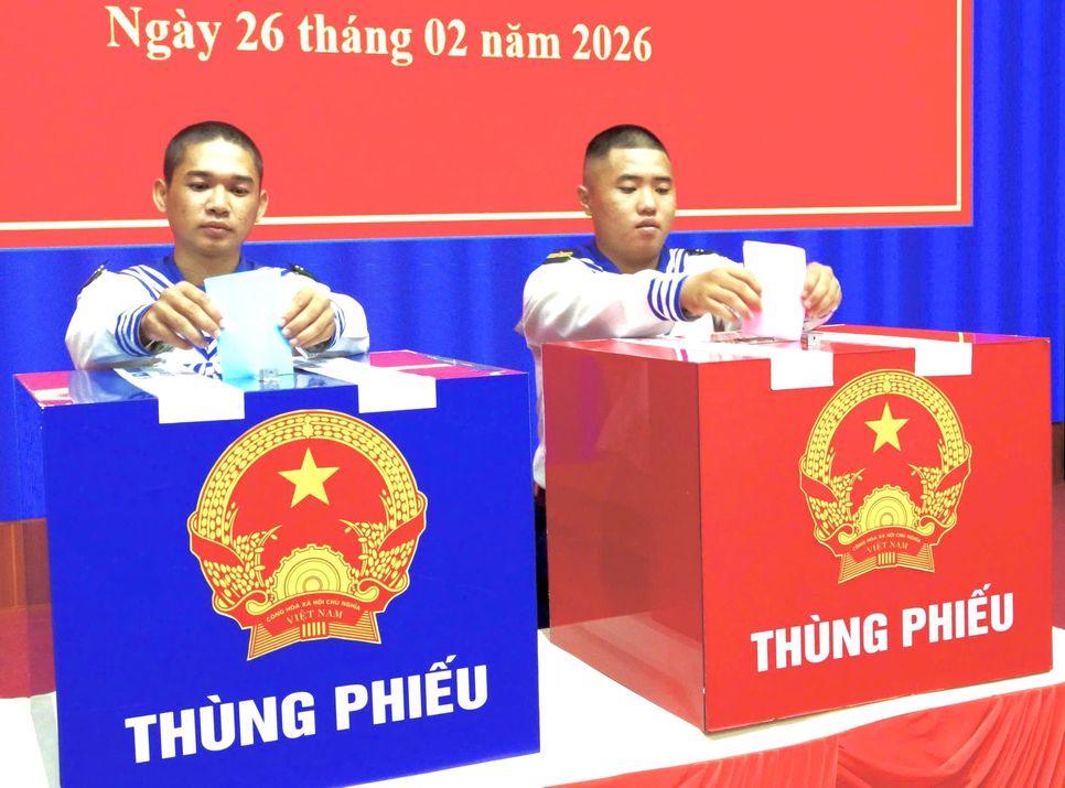 Các chiến sỹ hải quan bỏ phiếu