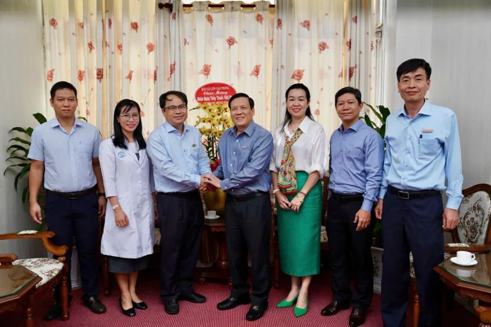 Báo SGGP thăm chúc mừng Bệnh viện Chợ Rẫy. Ảnh: HOÀNG HÙNG Báo SGGP thăm chúc mừng Bệnh viện Chợ Rẫy. Ảnh: HOÀNG HÙNG