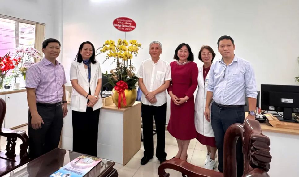 Báo SGGP thăm chúc mừng Bệnh viện Từ Dũ. Ảnh: TRUNG AN Báo SGGP thăm chúc mừng Bệnh viện Từ Dũ. Ảnh: TRUNG AN