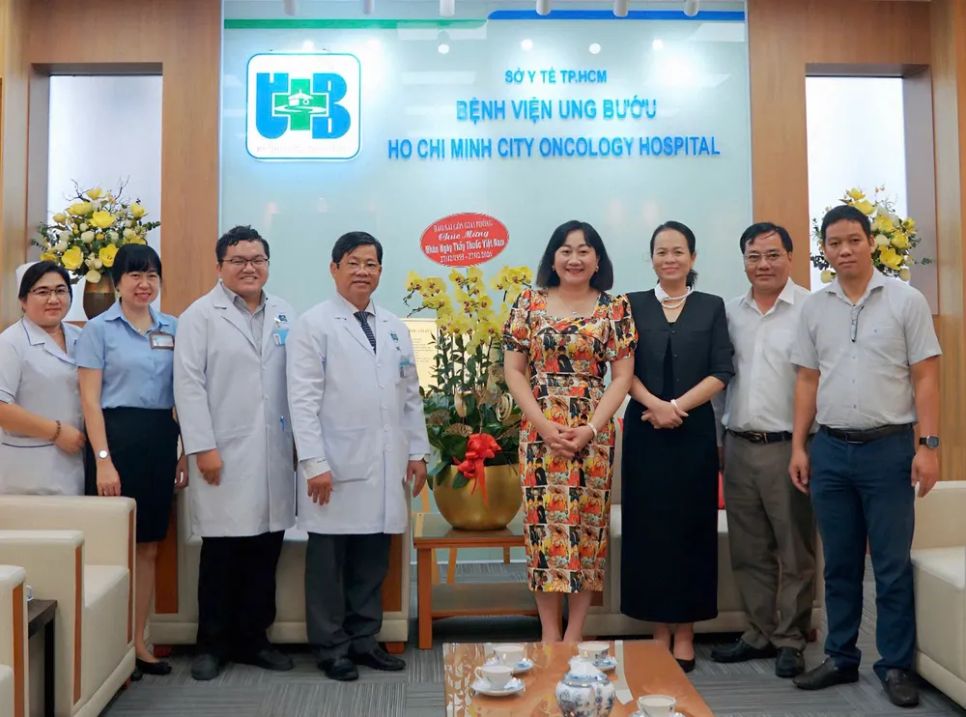 Báo SGGP thăm chúc mừng Bệnh viện Ung Bướu TPHCM Báo SGGP thăm chúc mừng Bệnh viện Ung Bướu TPHCM