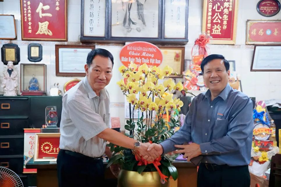 Báo SGGP thăm chúc mừng Khánh Vân Nam Viện. Ảnh: VIỆT NGA Báo SGGP thăm chúc mừng Khánh Vân Nam Viện. Ảnh: VIỆT NGA