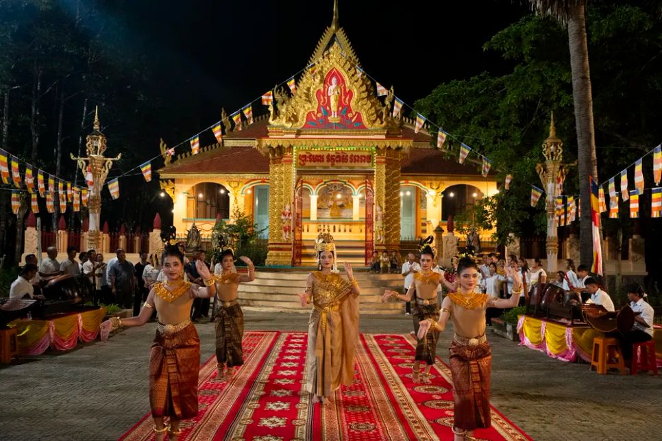 Phim linh dị “Heo 5 móng” ra rạp dịp lễ 30-4 Phim linh dị “Heo 5 móng” ra rạp dịp lễ 30-4