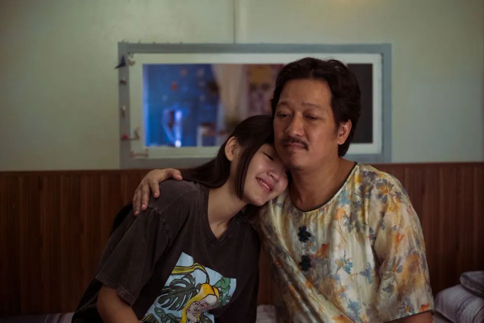 <i>Câu chuyện cha con gần gũi trong phim. Ảnh: ĐPCC</i>