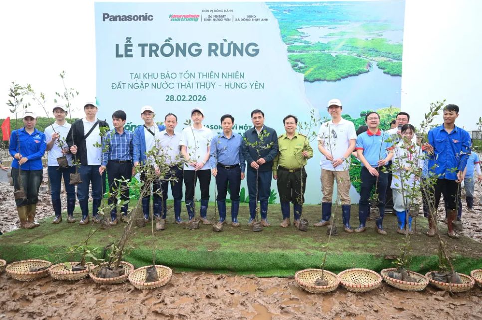 Lễ bàn giao 9.000 cây rừng ngập mặn để trồng tại Khu bảo tồn thiên nhiên đất ngập nước Thái Thụy. Ảnh: ĐINH TÙNG Lễ bàn giao 9.000 cây rừng ngập mặn để trồng tại Khu bảo tồn thiên nhiên đất ngập nước Thái Thụy. Ảnh: ĐINH TÙNG