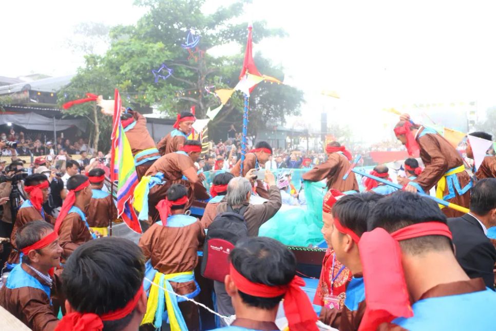 Tái hiện trò đánh bắt cá tôm