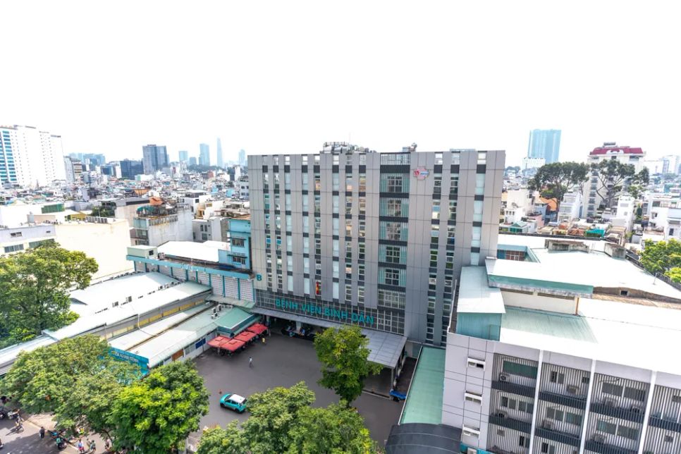 Tòa nhà Trung tâm Bệnh viện Bình Dân