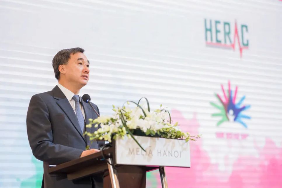 Thứ trưởng Bộ Y tế Trần Văn Thuấn phát biểu tại lễ mít tinh Thứ trưởng Bộ Y tế Trần Văn Thuấn phát biểu tại lễ mít tinh