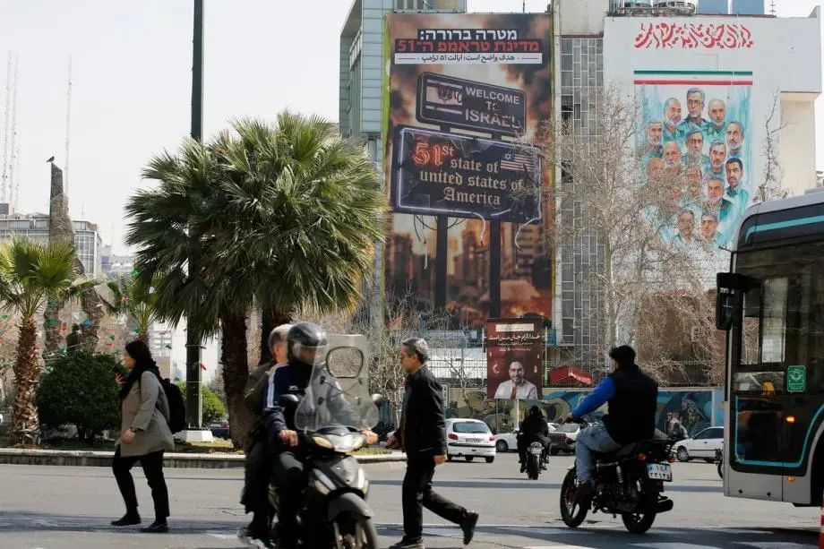 Nhiều quốc gia kêu gọi công dân rời khỏi Iran và Israel Nhiều quốc gia kêu gọi công dân rời khỏi Iran và Israel