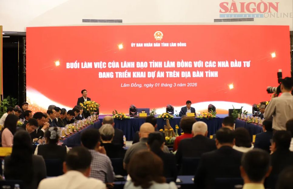 Lãnh đạo tỉnh Lâm Đồng chủ trì buổi gặp mặt các nhà đầu tư. Ảnh: ĐOÀN KIÊN